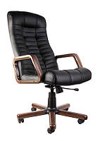 Высокое кресло руководителя с деревянными подлокотниками ATLANT EXTRA 1.031 в черном цвете натуральная кожа Split