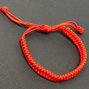 Основа для браслета з червоної нитки