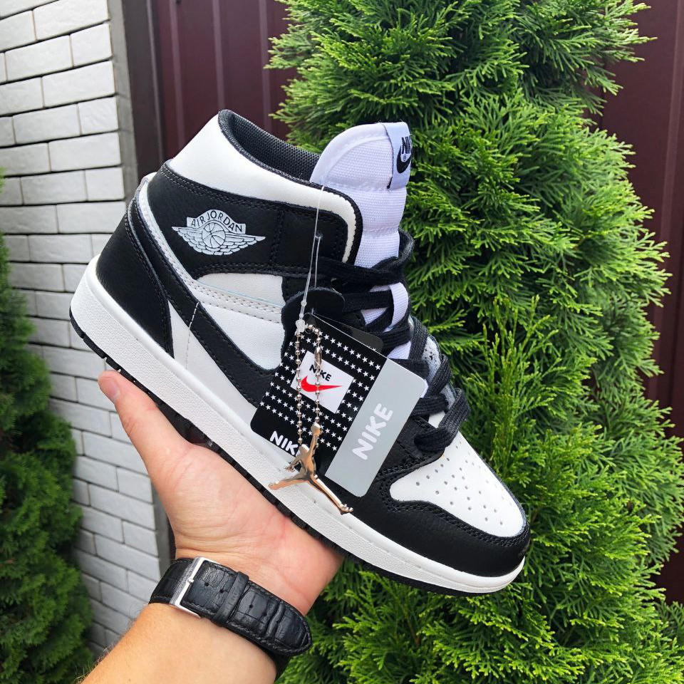 Жіночі кросівки Nike Air Jordan шкіряні стильні чорно-білі