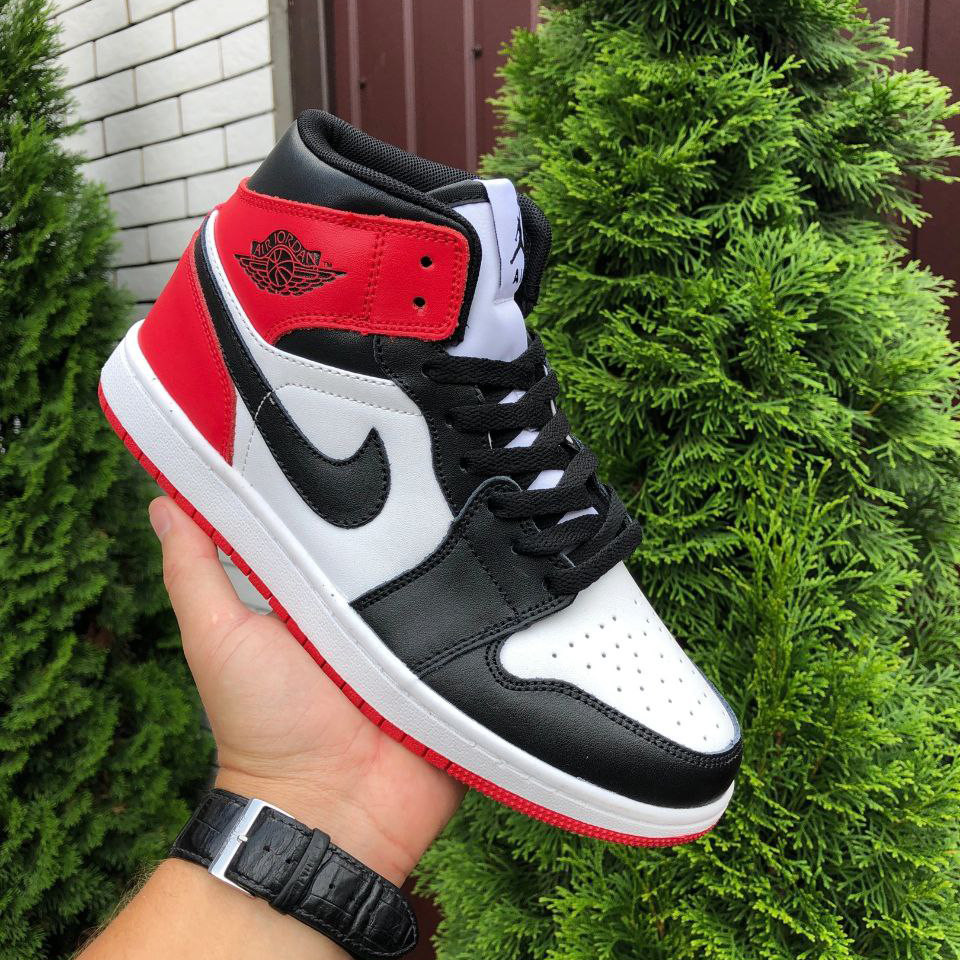 Жіночі кросівки Nike Air Jordan шкіряні молодіжні чорно-білі червоні