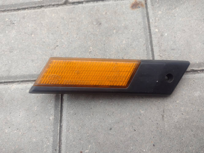 Поворотник правый BMW E24 E28 E30 повторитель поворота в крыло БМВ е24 ...