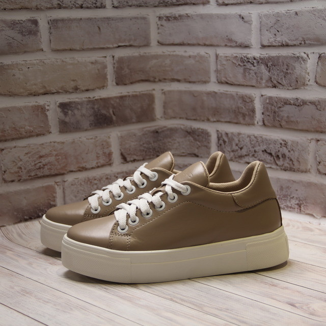 Жіночі бежеві шкіряні кеди на невеликій платформі, фото 1