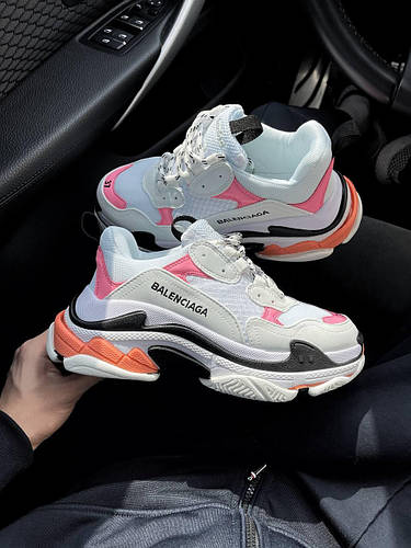 balenciaga triple s ua