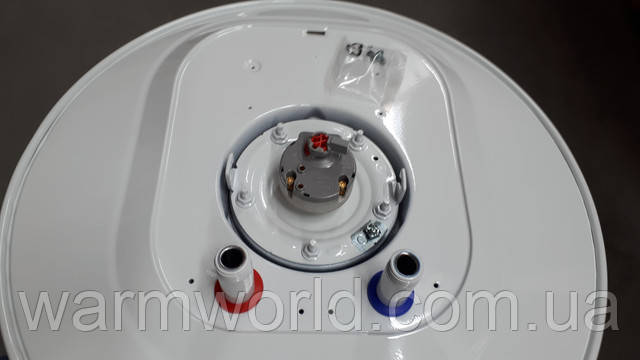 Шурупы для крепления крышки находятся под крышкой