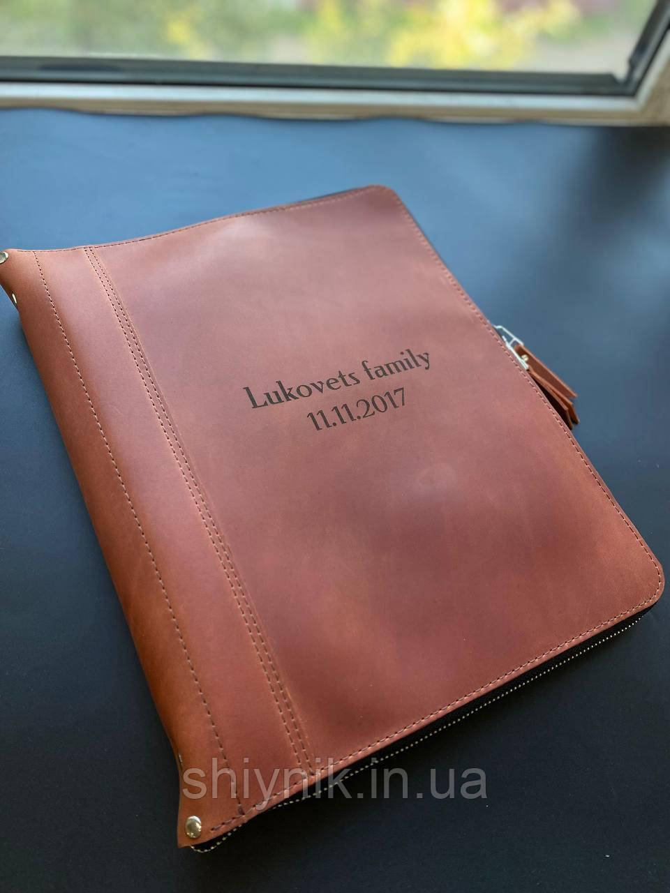 Шкіряна папка для сімейних документів FAMILY FOLDER коньячна