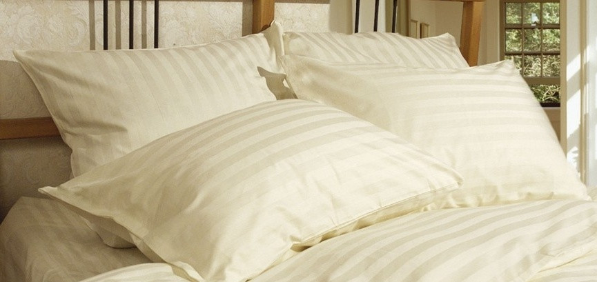 Наволочка 70х70 з страйп-сатину, колір шампань