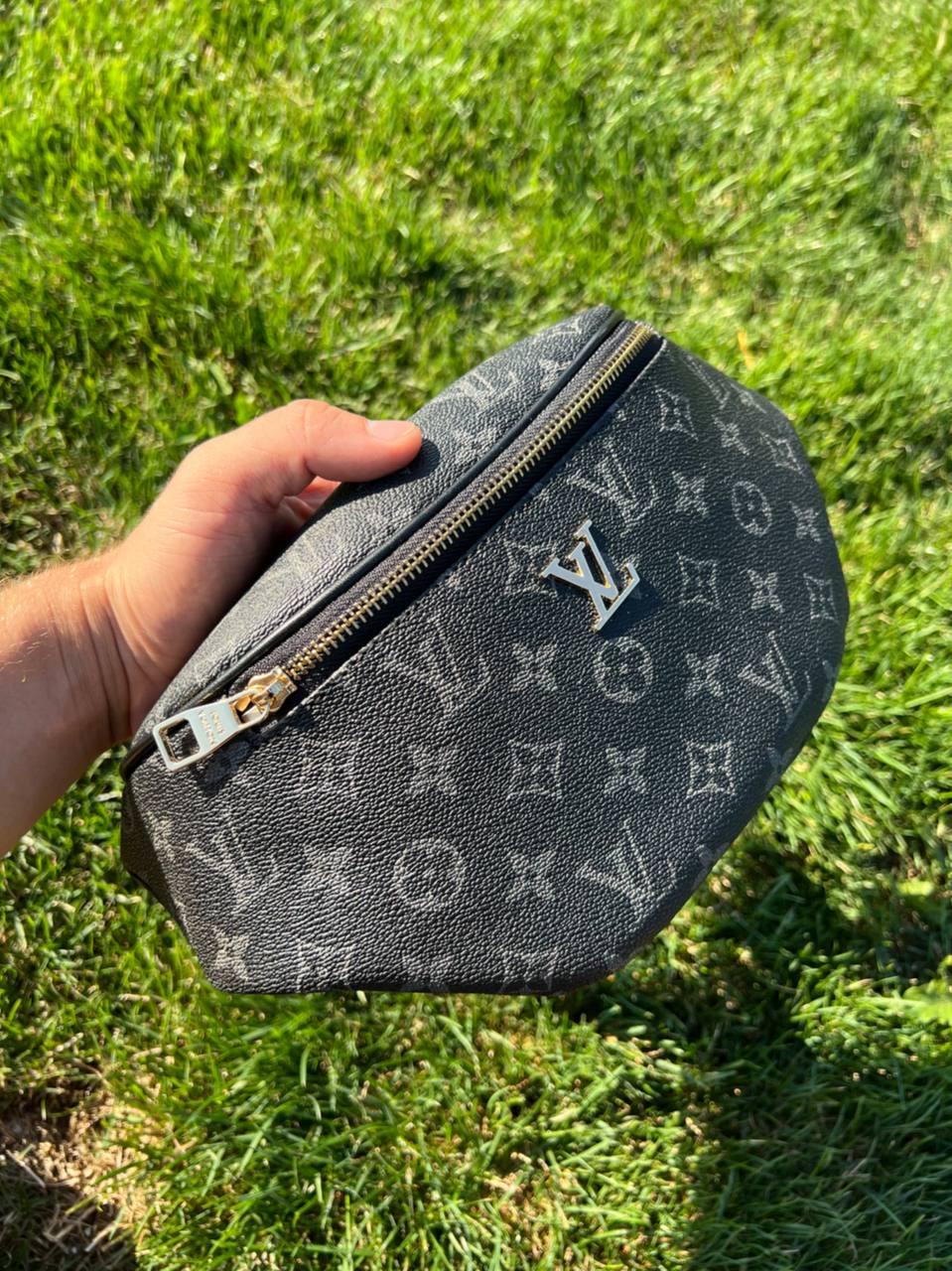 Чорна Сумка Бананка Louis Vuitton