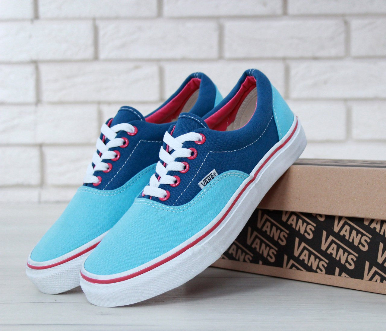 Жіночі кросівки блакитні із синім на білій підошві Vans. Стильні жіночі кеди легкі ванс.