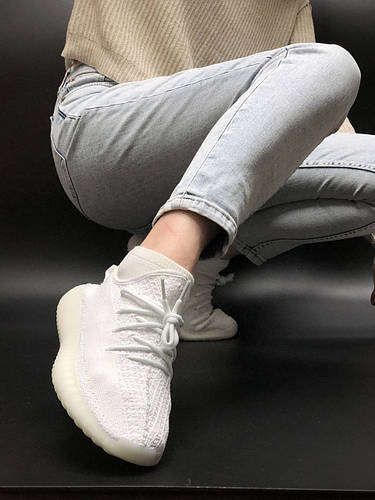 Yeezy boost 350 store v3 triple white