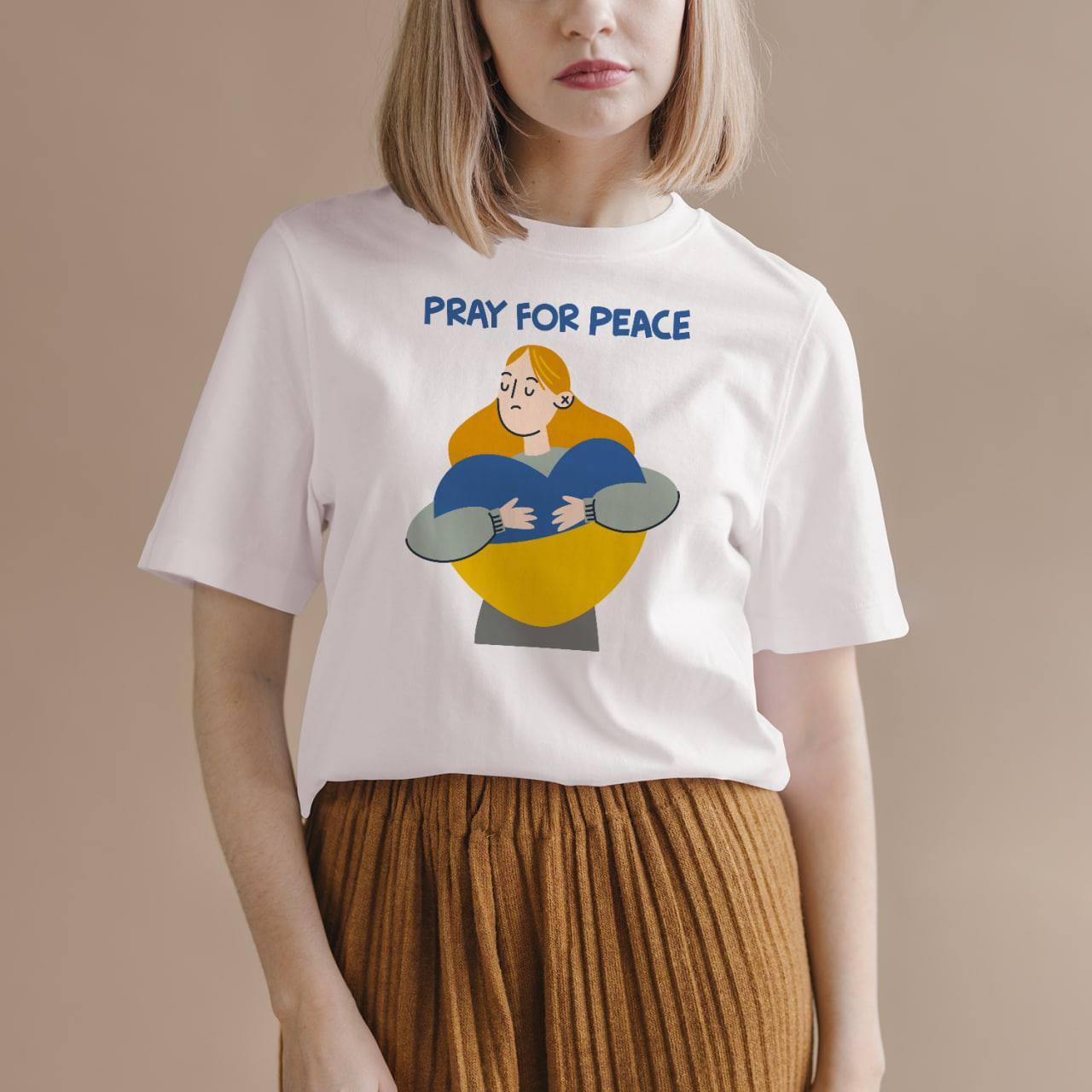 Жіноча біла футболка PRAY FOR PEASE патріотична