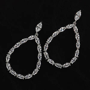 Сережки гвоздики пусеети біле золото з камінням цирконами в оправі по колу довжина 40 мм діаметр 25 мм 925 S