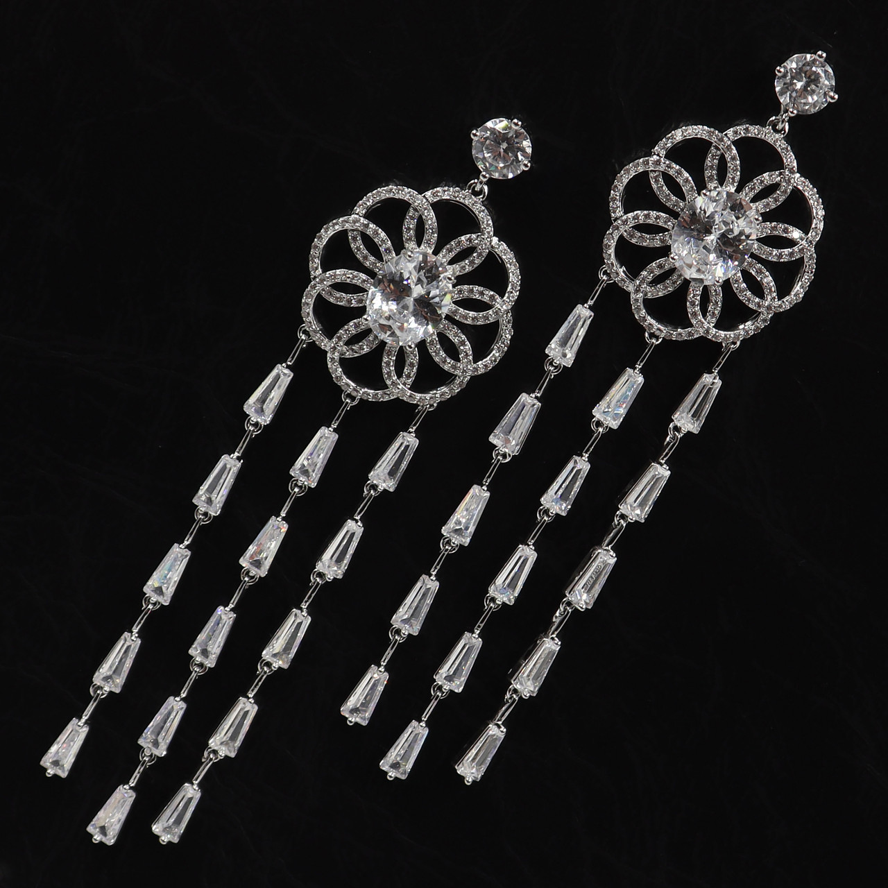 Сережки гвоздики пусеети біле золото з камінням цирконами висульки по колу довжина 80 мм діаметр 25 мм 925 S - фото 1 - id-p1660282476