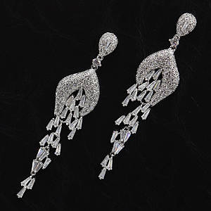 Сережки гвоздики пусеети біле золото з дрібним камінням білими цирконами довжина 65 мм ширина 15 мм 925 S