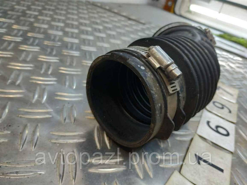 TR1697 165764BE0A патрубок воздушного фильтра Nissan X-Trail