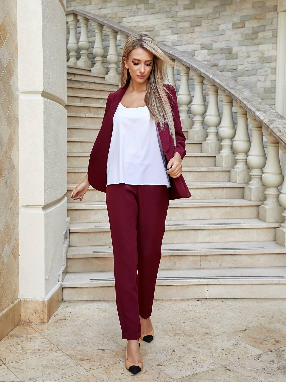 Класичний жіночий костюм трІйка, біла майка і штани арт 455 бордового кольору/ бордо, фото 1