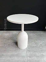 Маленький кофейный столик на одной опоре белого цвета