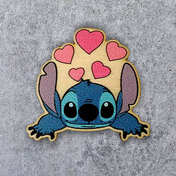 "Стіч з серцями (Ліло і Стіч)" брошка дерев'яна з уф-друком