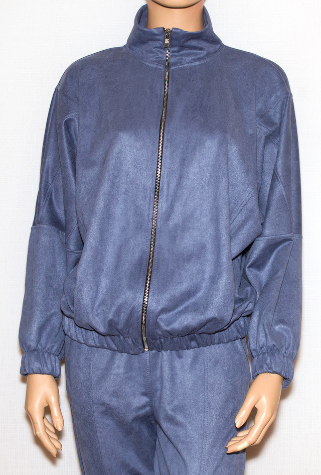 Жіночий спортивний костюм із короткою вільною кофтою Жіночий спортивний костюм з манжетом