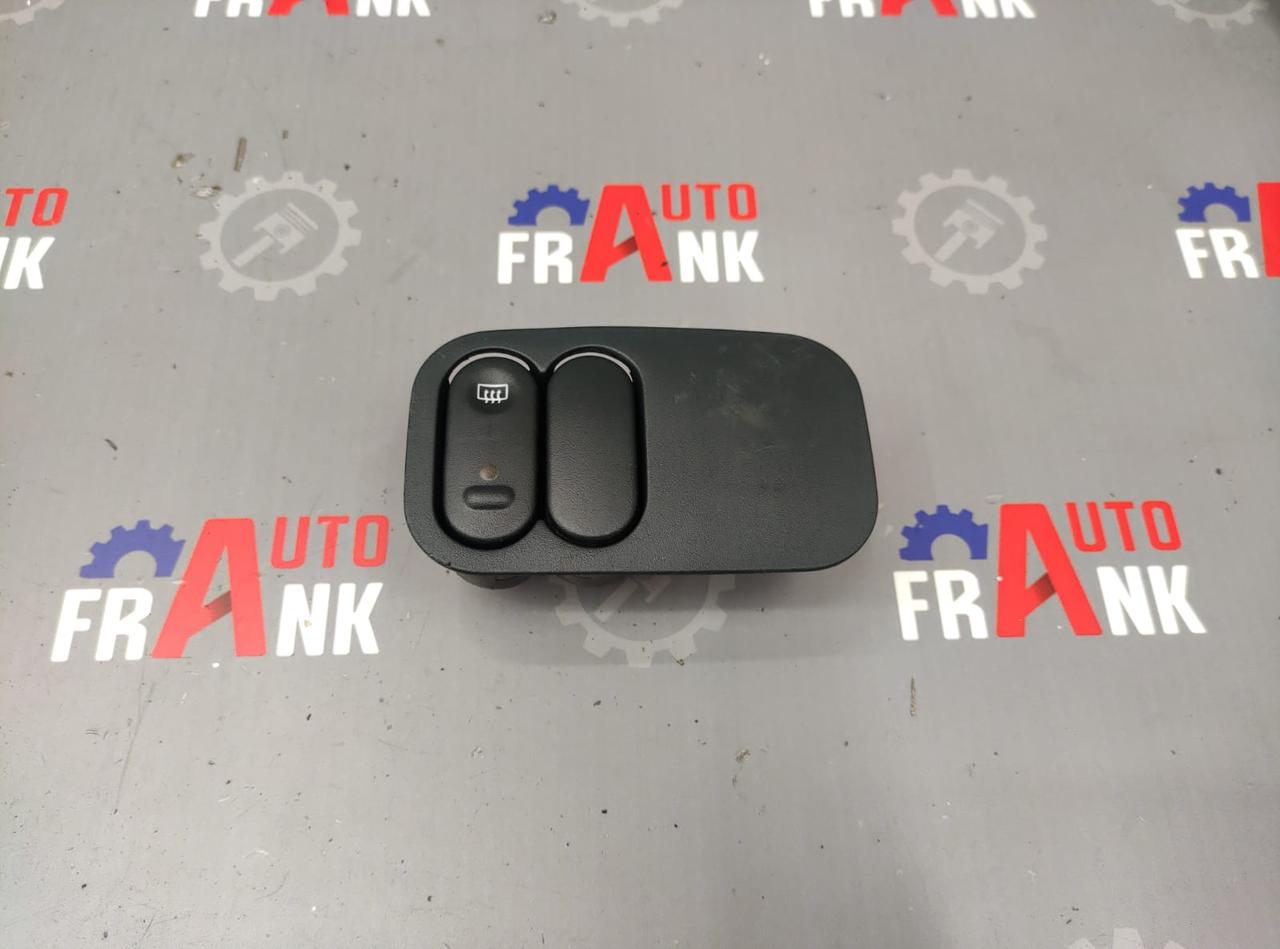 Кнопка обогрева заднего стекла/ накладка под кнопки обогрева стекла ...