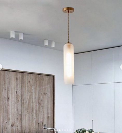 Мінімалістичний підвісний світильник з видовженим скляним матовим плафоном, фото 1