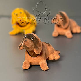 Собачка мала в автомобіль "З махаючою головою" темно-коричнева подарунок