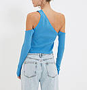 Трендова кофта на одне плече із трикотажу рубчик з вирізами на плечах (р. 42-46) 68KF2010, фото 2