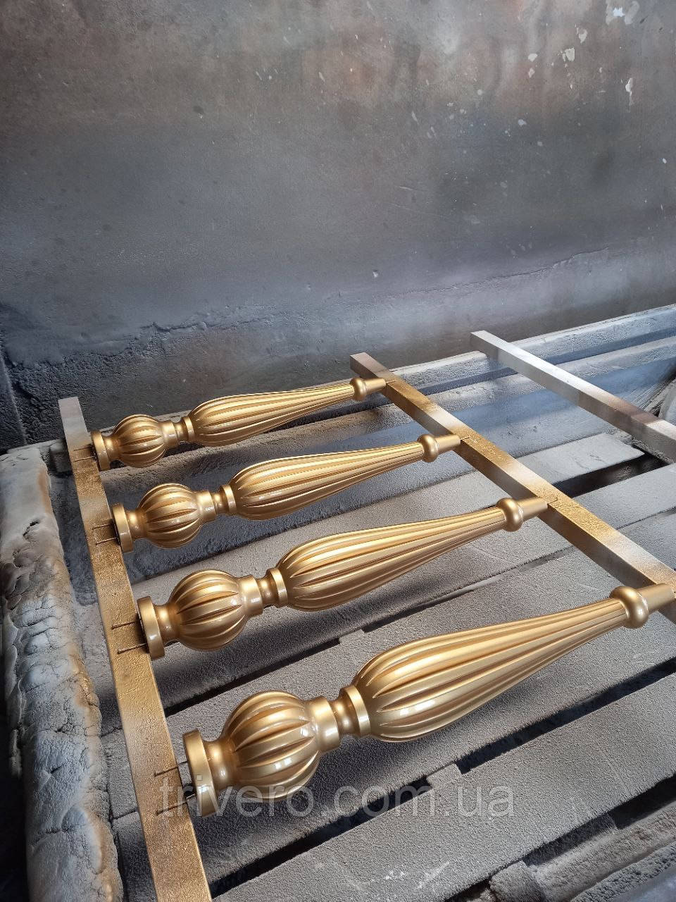 Золоті ніжки і опори для столу з дерева  H.710 D.120 / Високі-7, фото 1