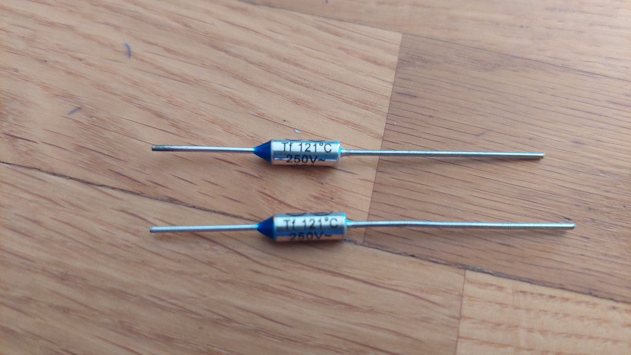 Термозапобіжник T121C 15A 250V