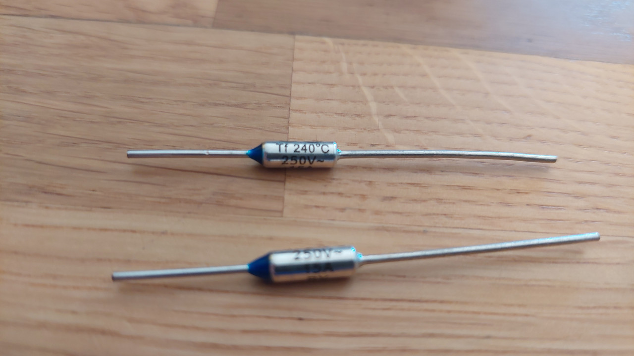 Термозапобіжник T240C 15A 250V