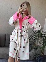 Жіночий домашній теплий затишний короткий плюшевий халат з капюшоном в універсальному розмірі 42-46