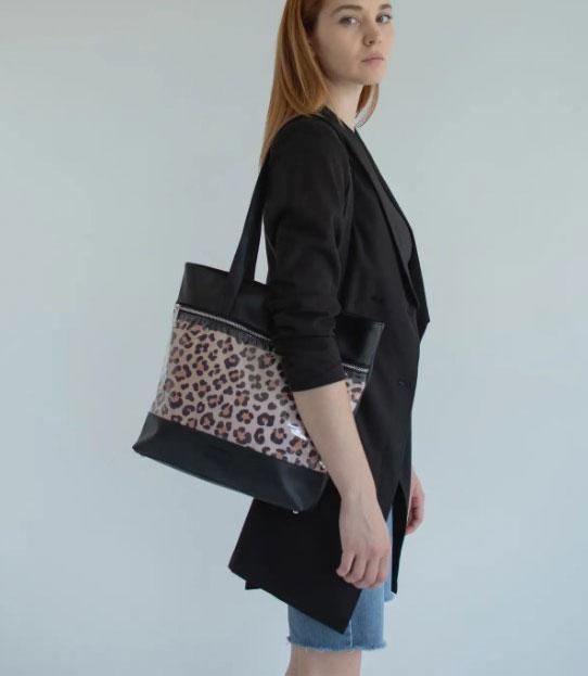 Жіноча сумка-шопер GHOST LEOPARD чорна з малюнком на плече з екошкіри