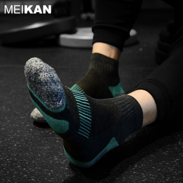 Шкарпетки спортивні За горизонтом MEIKAN 39-42 чорно-зелений