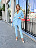 Блакитний модний стильний жіночий костюм-трійка (штани + топ + піджак) з костюмної тканини, фото 6