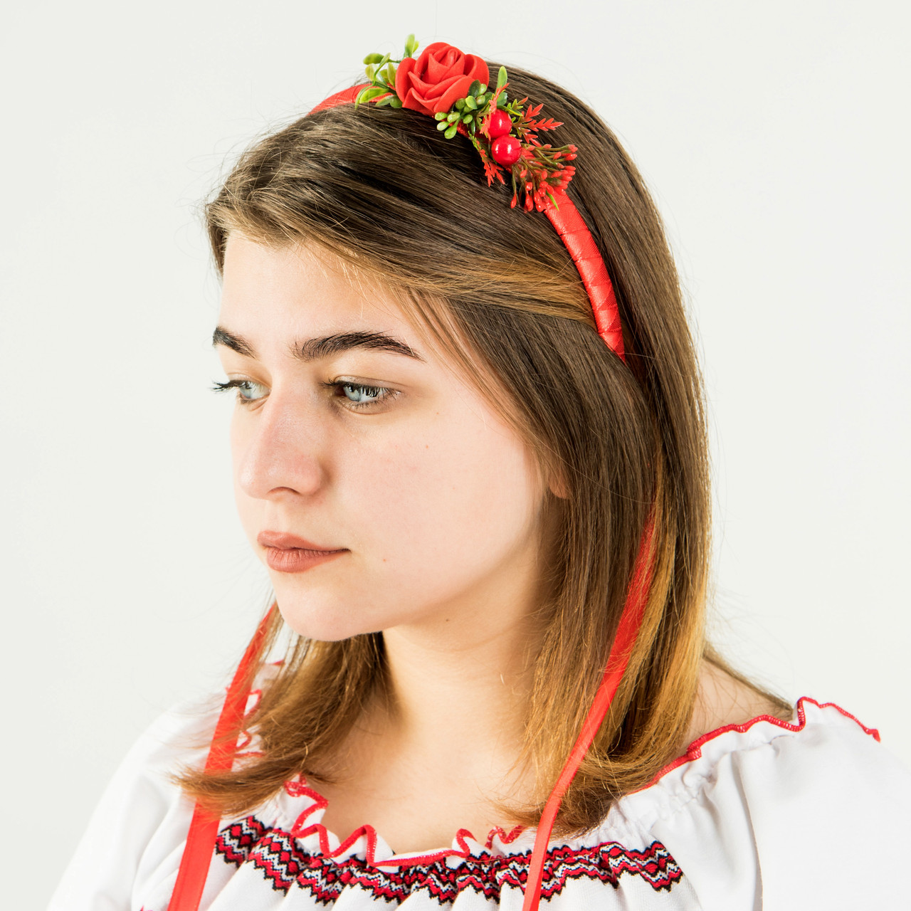 Венок-обруч на голову праздничный с цветами и ленточками "Девичья краса", ободок для волос, цвет красный - фото 1 - id-p1661597873