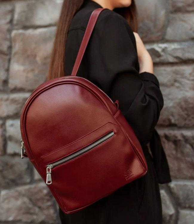 Жіночий червоний рюкзак CLASSIC з екошкіри для міста та подорожей