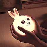 Дитячий нічник. Дитячий настільний нічник-світильник на акумуляторі зайчик, силіконовий світильник зайчик,, фото 4