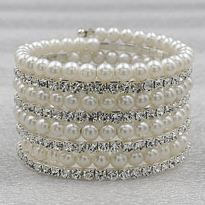 Браслет жіночий широкий сріблястого кольору з кристалами ширина 45 мм 8 рядів каменів і перлин намистин