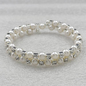 Браслет багаторядний сріблястого кольору з кристалами ширина 10 мм 2 ряди каменів і намистин білого кольору