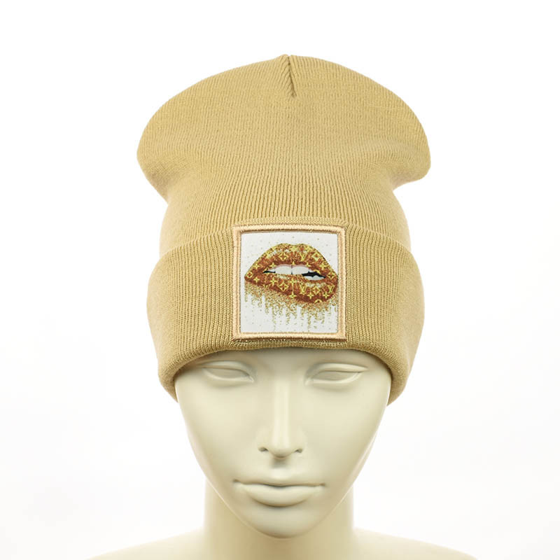 Шапка з брендовою нашивкою темно-бежевий