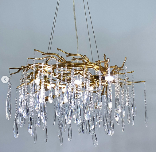 Люстра з підвісними кришталевими елементами, що каскадно звисають на золотому корпусі діаметром 60 см, фото 1