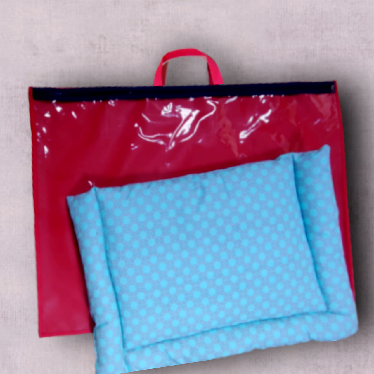 Гибкая пвх упаковка для подушек пледов сумка для упаковки одеял на змейке с ручкой пакеты для хранения 50*70 - фото 3 - id-p1661918434