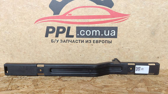 Ford Fusion 2012- Кронштейн крепление направляющая дефлектор радиатора HS73-8472-A