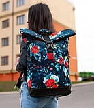 Жіночий чорний рюкзак ролтоп з принтом TRAVEL BAG ТРОЯНДИ з тканини для міста та подорожей, фото 2