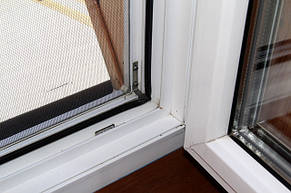 Як кріпиться москітна сітка