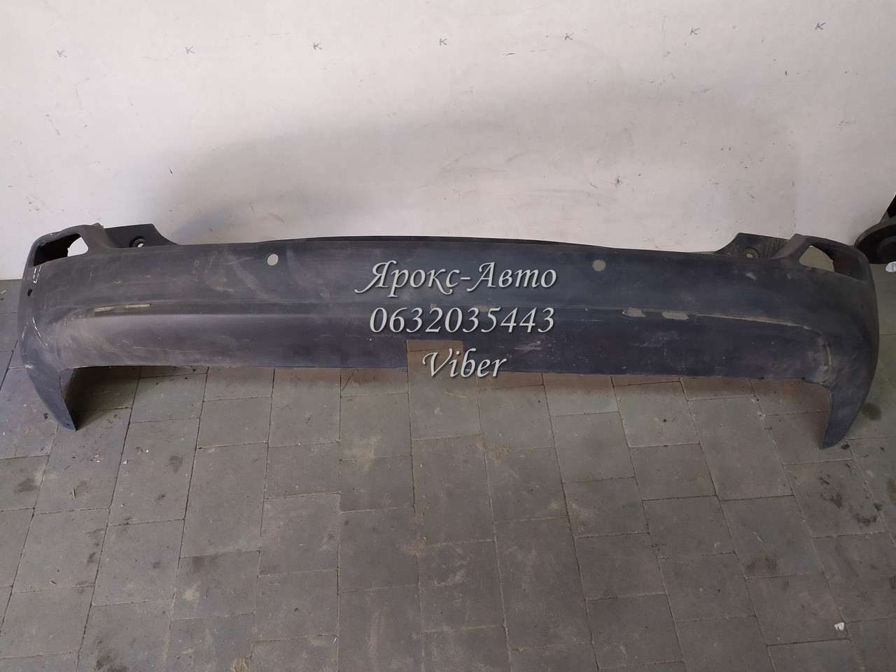 Бампер задній Toyota Rav 4 2013-16 є отв. під фаркоп і партронік 000035069 Є вм'ятини праворуч, фото 1