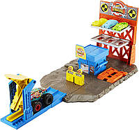 Ігровий набір Hot Wheels Monster Trucks Blast Station Хот Вілс Пригоди на станції