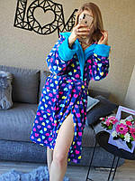 Женские халаты - 342-хал - Ярко-синий короткий халат женский с капюшоном с принтом сердечки
