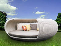 Садовый диван плетеный из искусственного ротанга белый