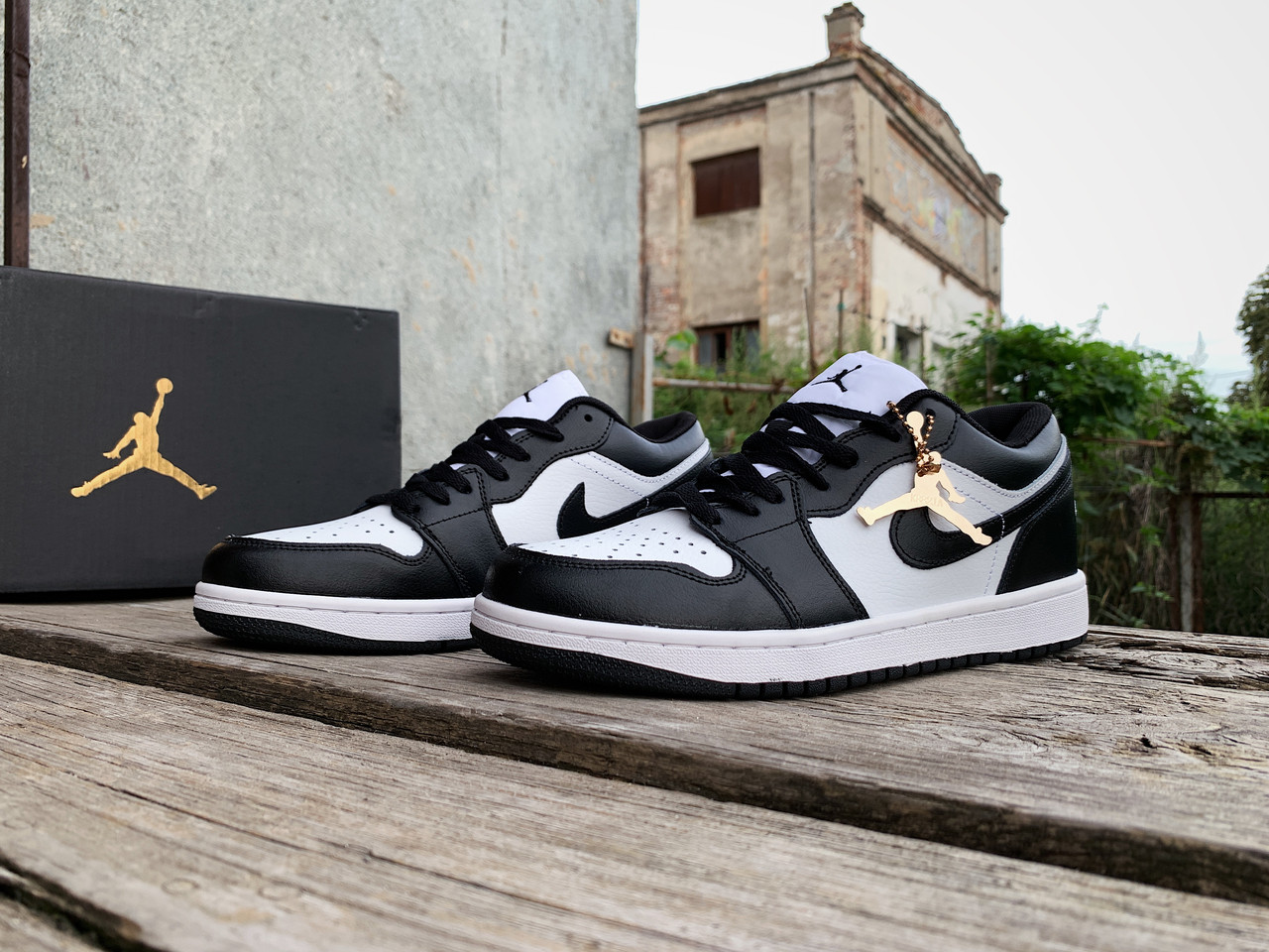 Nike Air Jordan 1 Low Black White
