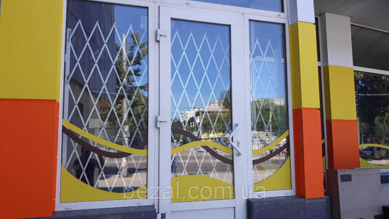 Захисні решітки на вікна та двері за кв.м
